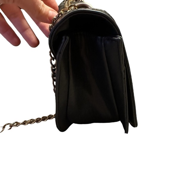 Badgley Mischka Black Quilted Crossbody Bag Gold Chain - Picture 10 of 11